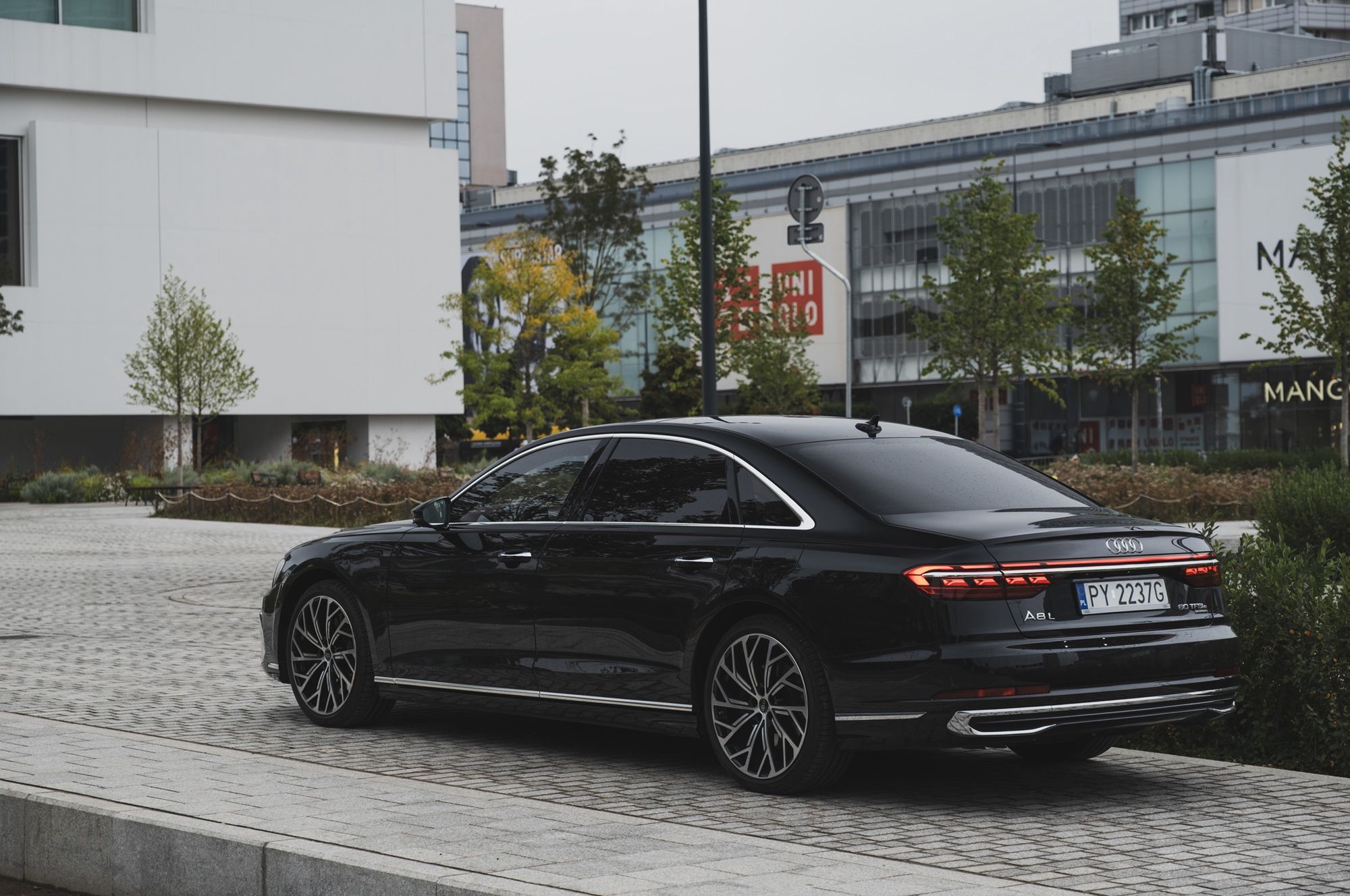 Audi A8 L 60 TFSI e Quattro (2025)