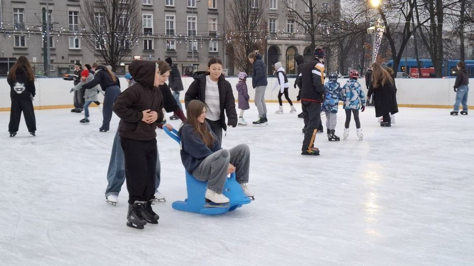 Lodowisko przy NCK w Nowej Hucie