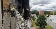 Tarnobrzeg: Po pożarze mieszkania ruszyło sprzątanie pogorzeliska. To ważny etap, pomagają strażacy.