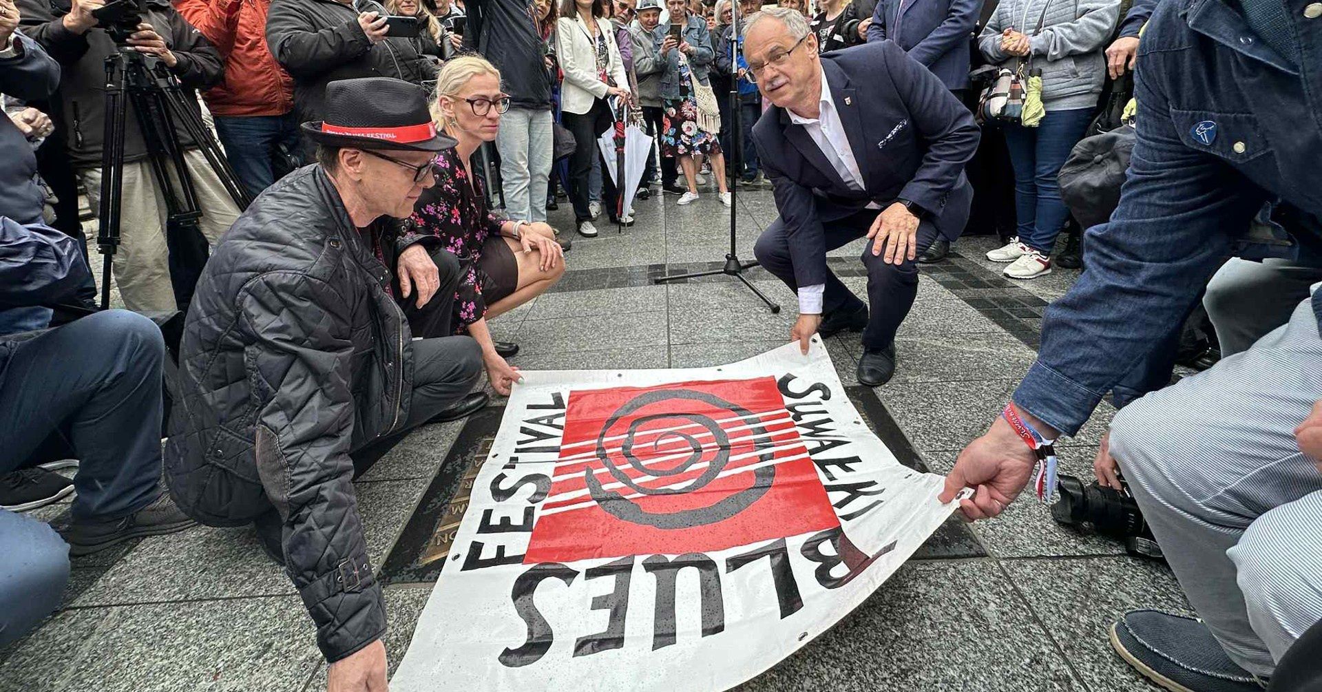 Odsłonięcie tablicy w Alei Bluesa na ulicy Chłodnej