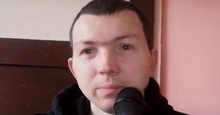 Jaruś z "Chłopaków do wzięcia" prezentuje umiejętności wokalne. Będzie hit?