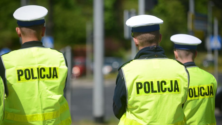 Policjanci dwukrotnie zatrzymali kierowcę, który jeździł bez uprawnień.