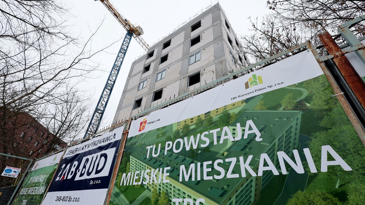 Zawieszenie wiechy na budynku TBS w Warszawie, lutu 2026 rok