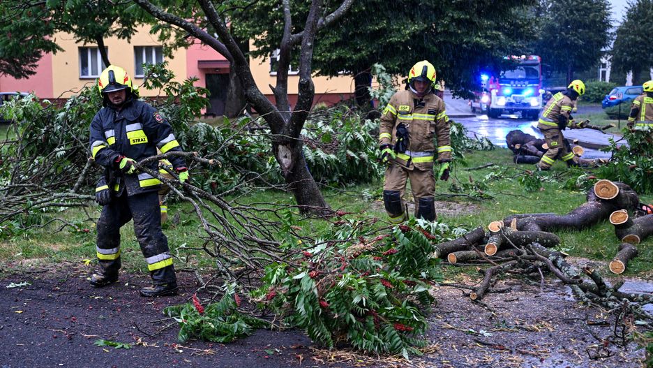 interwencja stra�ak�w
Darek Delmanowicz
burza, nawa�nica, stra�, stra�acy, zniszczenia