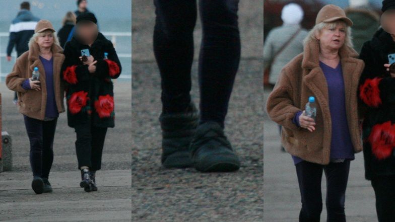 Katarzyna Figura spaceruje z koleżanką po Gdyni