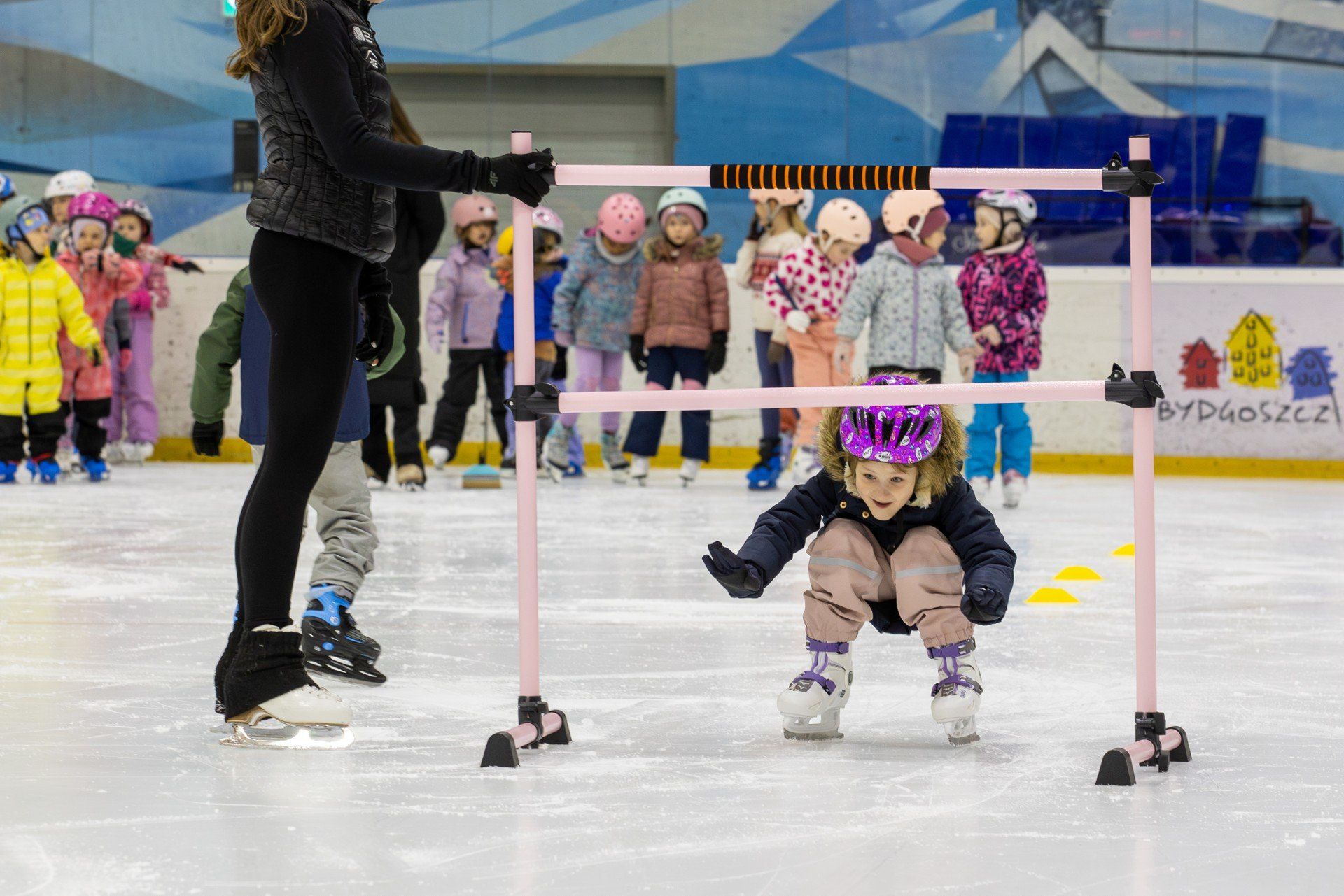 Impreza odbyła się w piątek, 5 grudnia, na lodowisku Torbyd w Bydgoszczy. Organizatorzy przygotowali sporo atrakcji, w tym, m.in.: pokazy łyżwiarstwa figurowego, konkurencje sportowe, mecz minihokeja. Dodatkową niespodzianką był Święty Mikołaj, który na lodowisko wjechał razem ze swoimi śnieżynkami. 