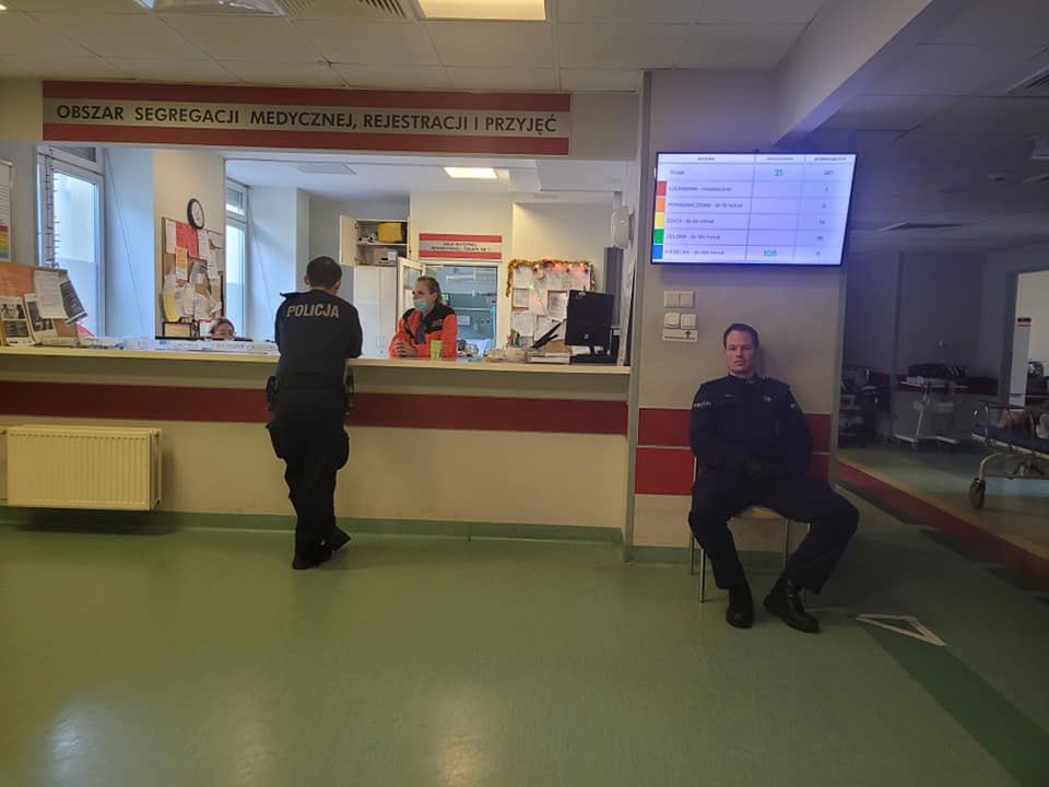 Interwencja policji w sprawie Bruna i jego mamy 