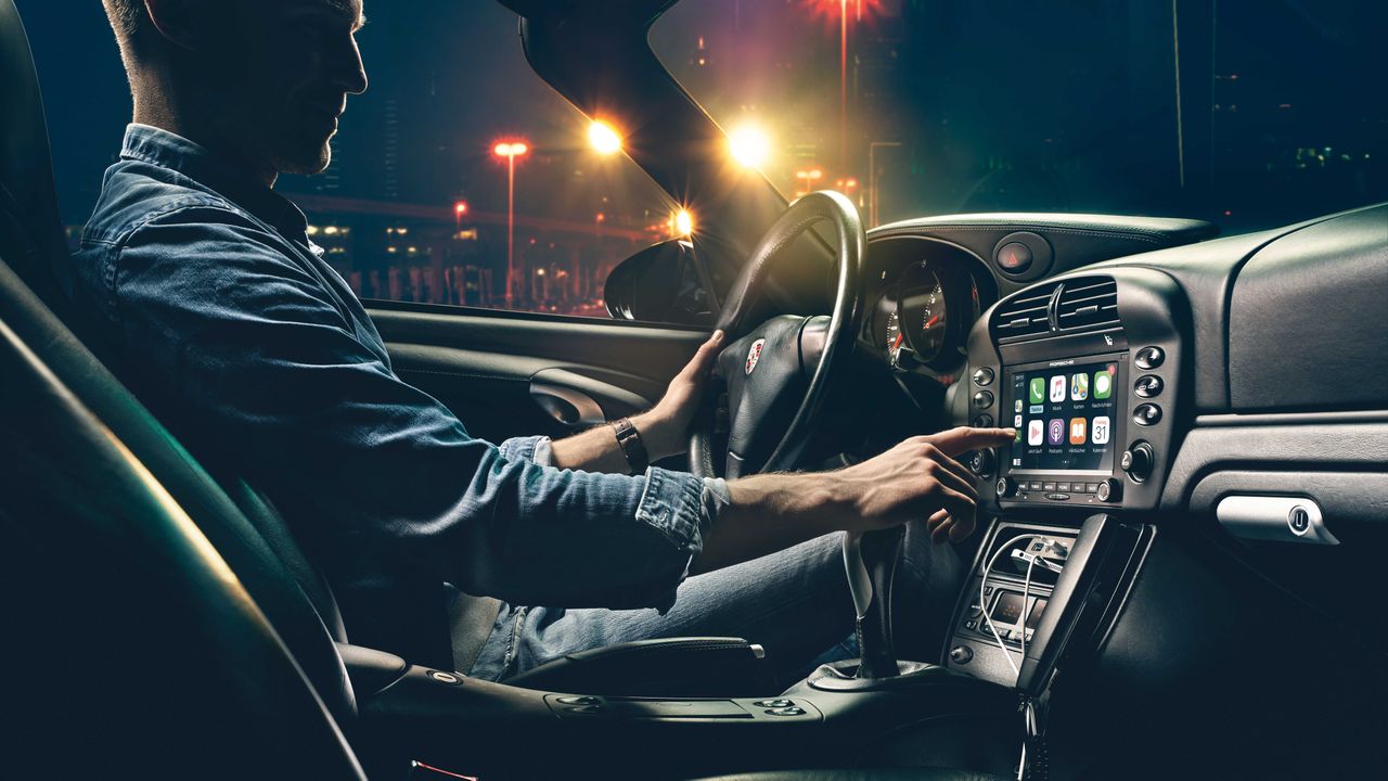 Apple CarPlay w klasycznym Porsche, fot. materiały prasowe.