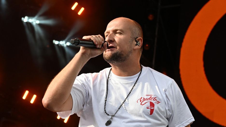 Grubson, czyli Tomasz Iwanca, od ponad dwóch dekad jest jedną z najbardziej rozpoznawalnych postaci polskiego hip-hopu.