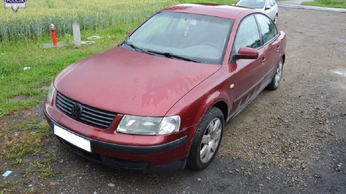 Bordowy Passat