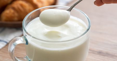 To najlepszy jogurt z Biedronki. Znany dietetyk nie ma żadnych wątpliwości