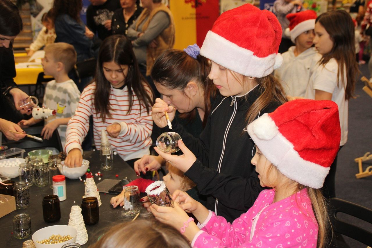 Radomsko: Eko-Mikołaj w Powiatowej Hali Sportowej. Zbiórka żywności dla zwierząt