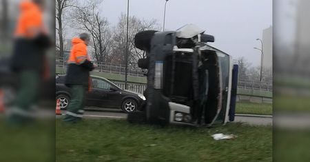 Kierowcy utknęli w ogromnym korku na al. Witosa. Trwa usuwanie pojazdów z porannego wypadku