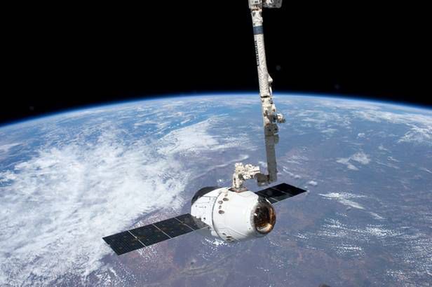 Dragon leci na ISS. Pierwsza prywatna, kosmiczna  misja zaopatrzeniowa [akt.] 3