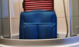 Nocujesz w hotelu? Od razu wstaw walizkę pod prysznic