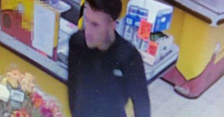 Kradzież w Biedronce. Ukradł alkohol i odepchnął ochroniarza. Rozpoznajesz go?
