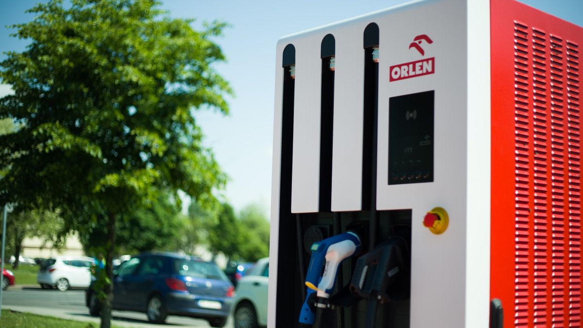 Zdjęcie pierwszej stacji ładowania PKN ORLEN w Płocku.