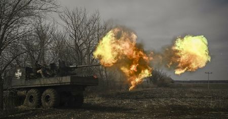 Rosjanie wysyłają wojska. Kijów alarmuje o "bardzo napiętej" sytuacji