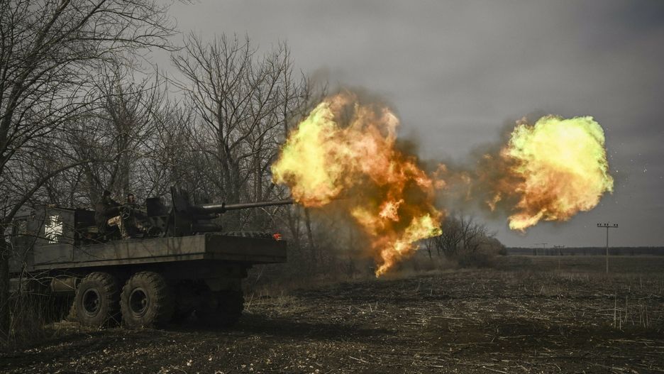 Ukraina - arch 2
Ukrainian servicemen fire with a S60 anti-aircraft gun at Russian positions near Bachmut on March 20, 2023, amid the Russian invasion of Ukraine. (Photo by Aris Messinis / AFP)
ARIS MESSINIS
