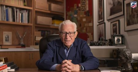 Ma 97 lat, fotografował II wojnę światową i przeżył zarażenie koronawirusem