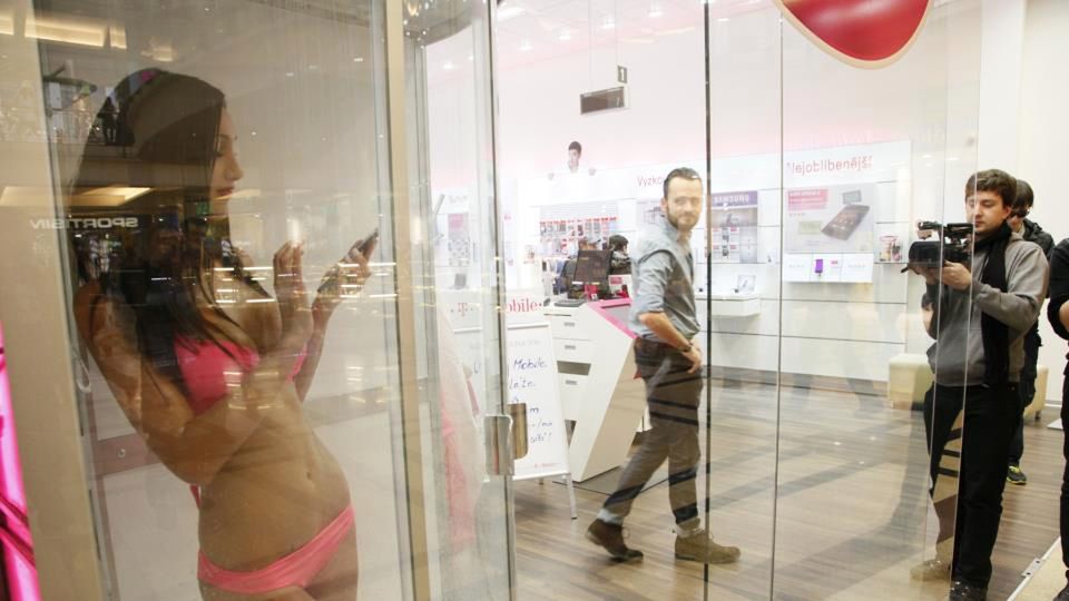 W skrócie: Motorola X Phone wycieka, modelka pod prysznicem promuje Xperię Z, nowe smartfony Sony w drodze 1