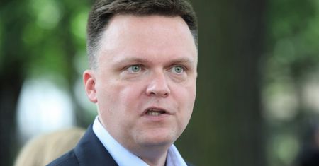 Hołownia broni Sterczewskiego. "Nie ma rzeczy niepoważnych, kiedy chodzi o życie"