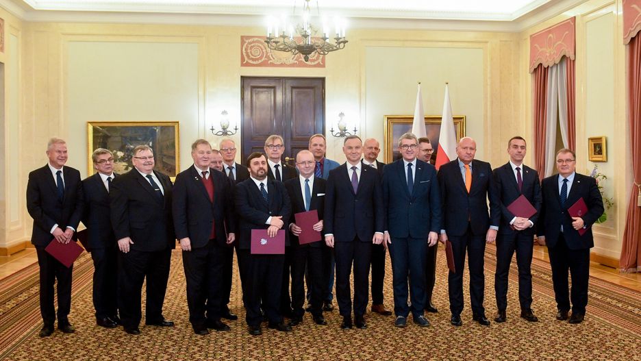 Warszawa, 22.11.2022. Prezydent RP Andrzej Duda (C) wśród członków nowo powołanej Rady ds. Szkolnictwa Wyższego, Nauki i Innowacji w ramach Narodowej Rady Rozwoju, 22 bm. w Pałacu Prezydenckim w Warszawie. (amb) PAP/Radek Pietruszka