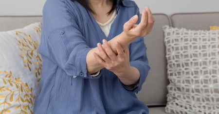 Zaburzenia czucia - rodzaje, przyczyny, objawy, diagnostyka, leczenie, powikłania