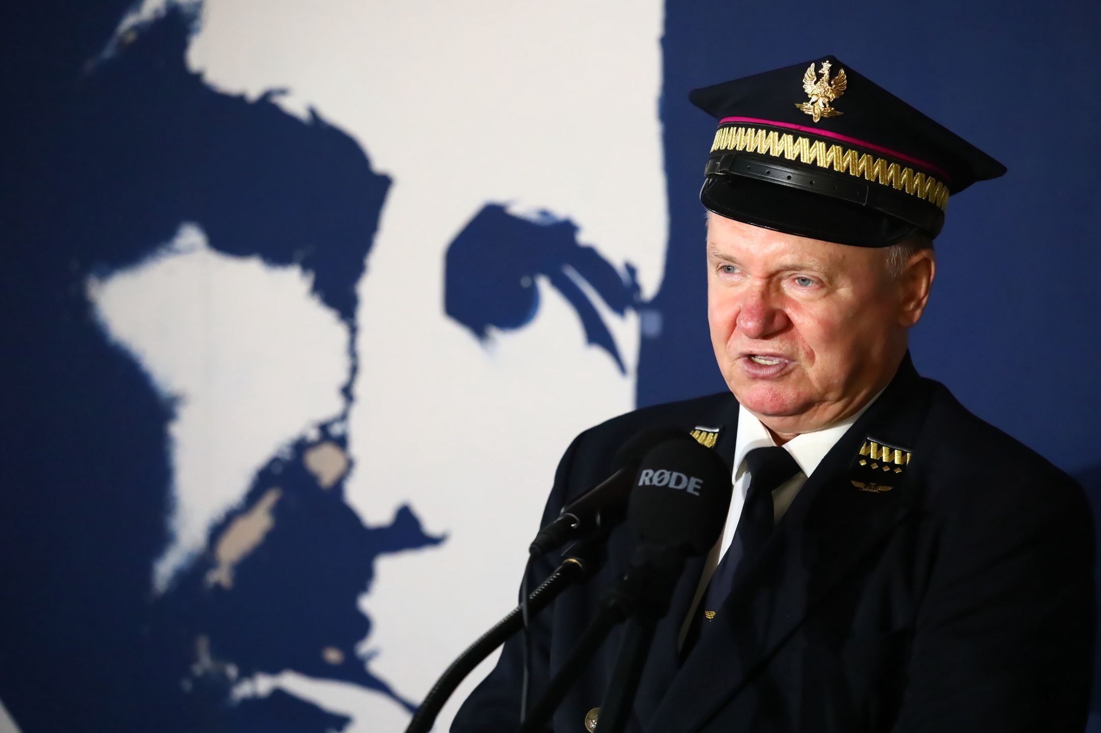 Ireneusz Merchel
Warszawa, 15.09.2023. Prezes PKP PLK Ireneusz Merchel podczas briefingu prasowego po��czonego z uroczystym ods�oni�ciem muralu z wizerunkiem Romana Dmowskiego na dworcu Warszawa Wschodnia w Warszawie, 15 bm. (sko) PAP/Tomasz Gzell
Tomasz Gzell
briefing, mural, prasowy, Romana Dmowskiego, Stacja Warszawa Wschodnia, artstreet, street art, sztuk ulicy