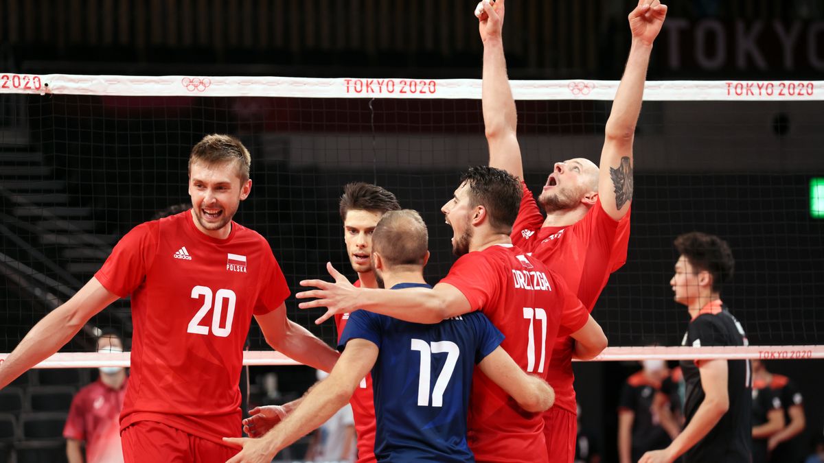 Tokio, Japonia, 30.07.2021. Igrzyska Olimpijskie - Tokio 2020, 30 bm. Radość reprezentantów Polski w meczu 4. kolejki grupy A turnieju siatkarzy z Japonią, w hali "Ariake Arena". (paw) PAP/Leszek Szymański EDITORIAL USE ONLY