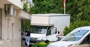Dostawczak wjechał w budynek sądu w Warszawie. Kierowca spryskał też ochroniarza gazem