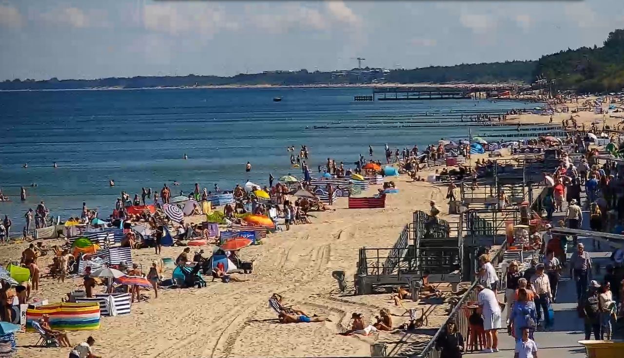 Była 11:56. Taki widok 1 września na plaży w Sarbinowie