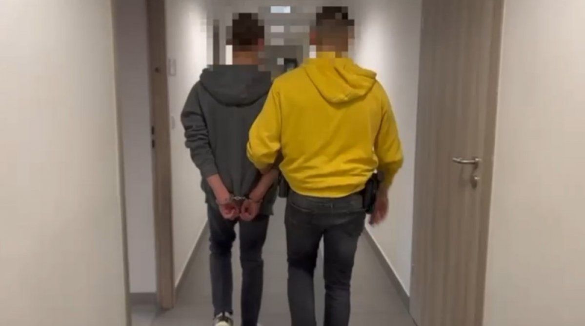 Warszawa: Pobili i rozebrali 18-latka, zostawili pod mostem