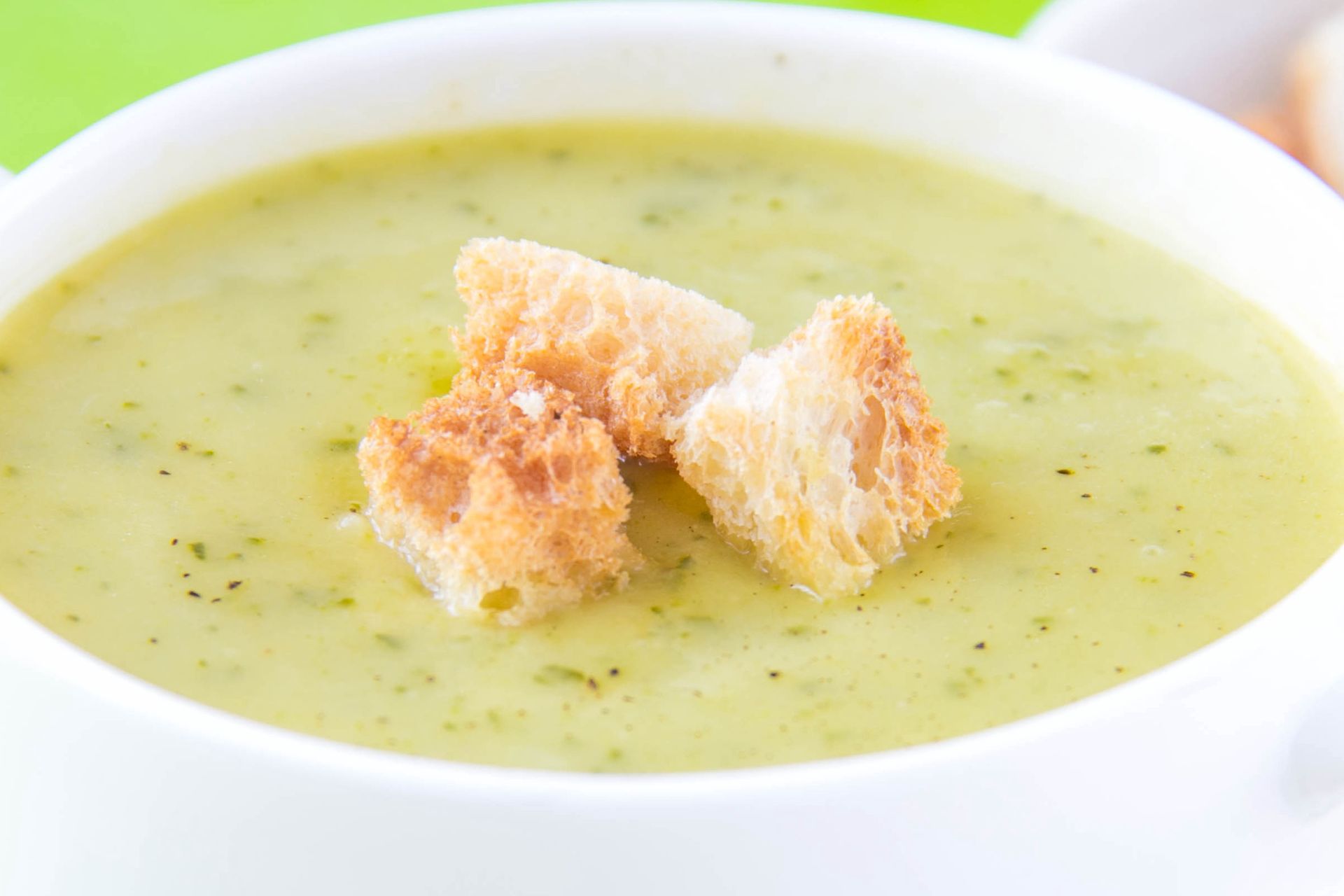 Lekka zupa, idealna po świątecznym ucztowaniu. Po zblendowaniu wychodzi pyszny krem