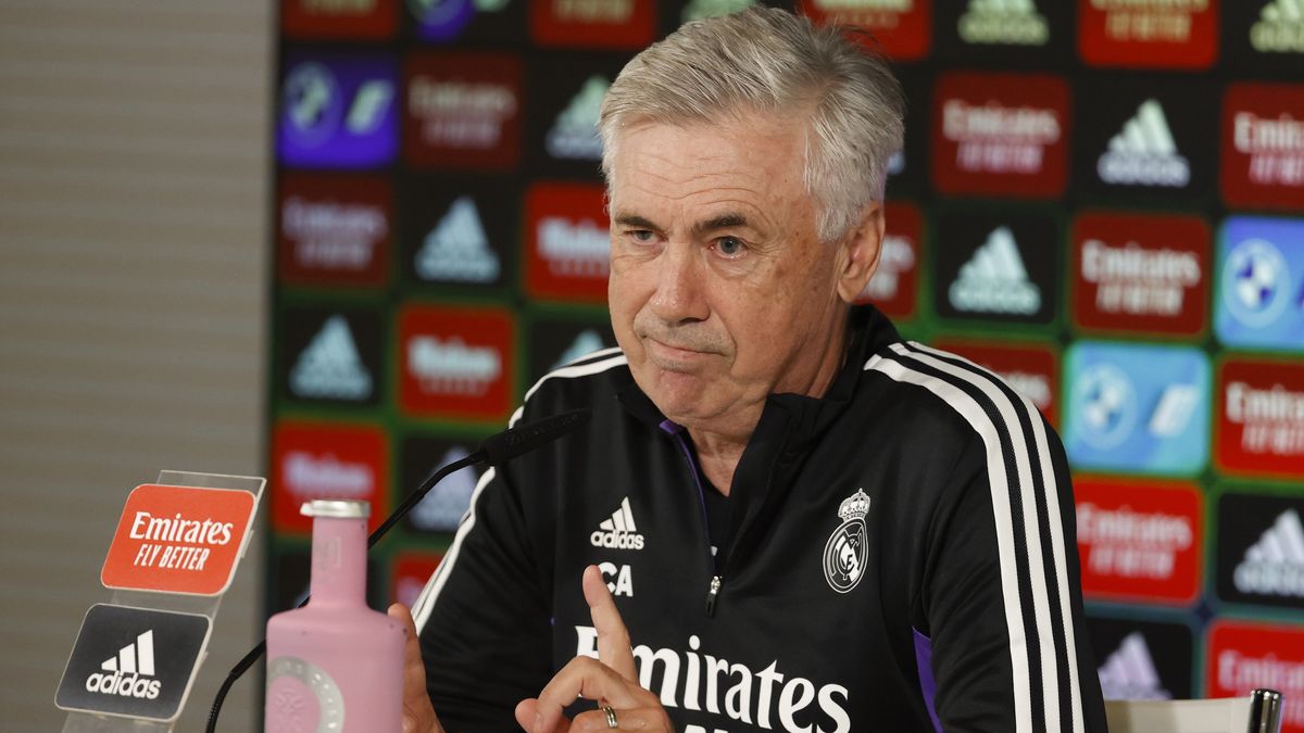 Real Madrid's head coach Carlo Ancelotti attends a press conference at the sport complex in Valdebebas, Madrid, Spain, 29 October 2022. Real face Girona in a Spanish LaLiga match on 30 October. EPA/Juan Carlos Hidalgo Dostawca: PAP/EPA.