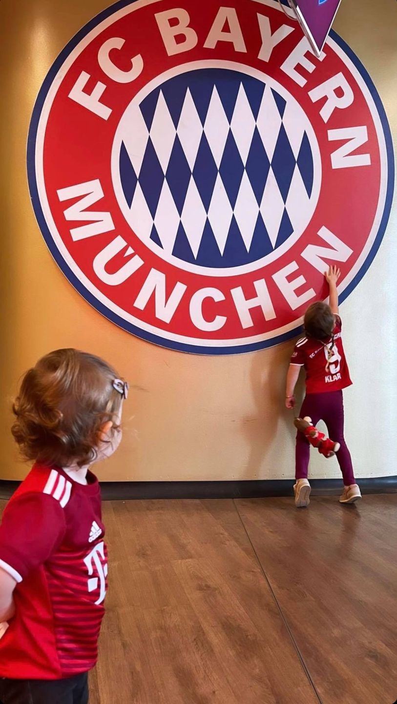 Anna Lewandowska przyprowadziła Laurę na jej pierwszy mecz