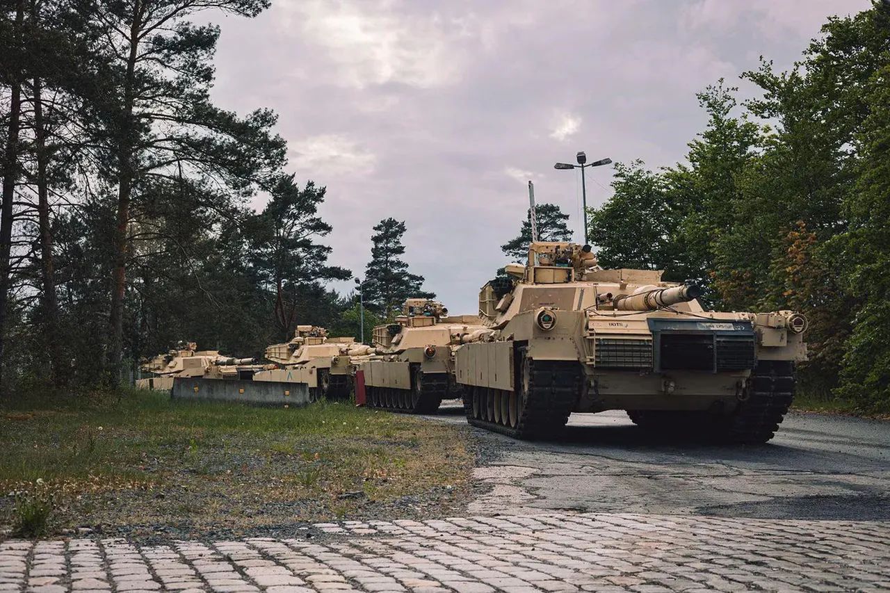 Czołgi M1A1 Abrams podczas szkolenia w Niemczach, przed transferem do Ukrainy