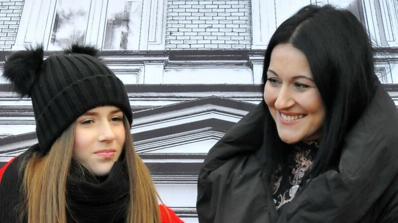 Mama Roksany Węgiel zachwyca na wspólnych zdjęciach z córką. Internauci wniebowzięci: "Jak siostry" (FOTO)