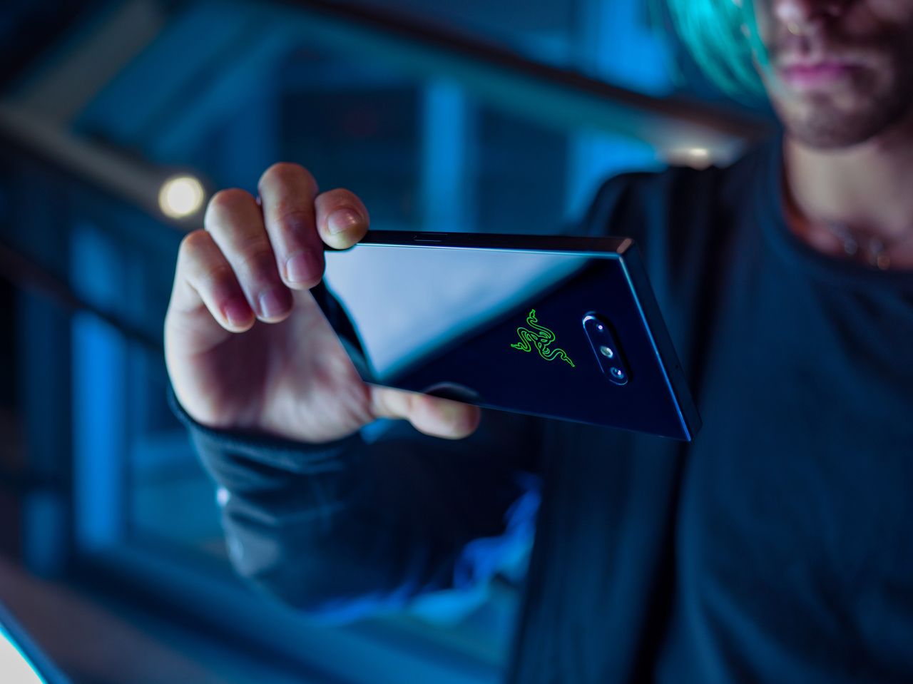 Razer Phone 2: smartfon z ekranem 120 Hz dostał bezprzewodowe ładowanie i podświetlenie RGB