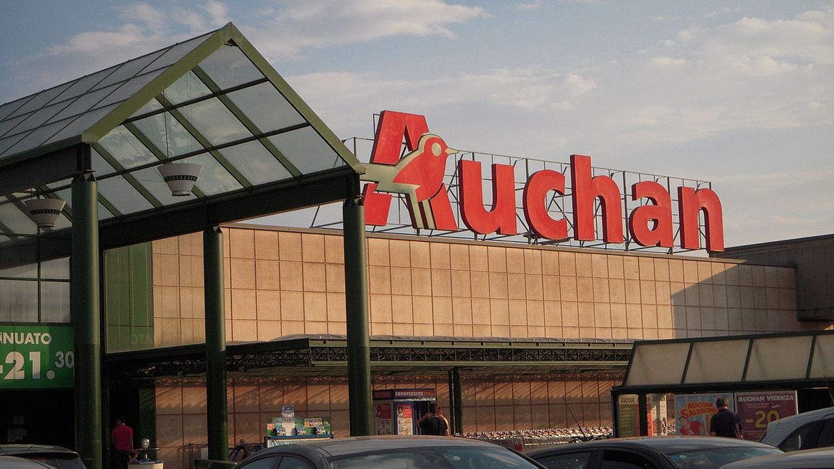 Auchan podnosi stawki premii dla pracowników.