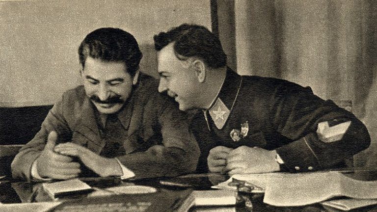 Dla Stalina wspólne picie wódki oraz innych napojów wyskokowych było czymś więcej niż wesołym spędzaniem czasu. Stanowiło istotny element wizerunku prawdziwego mężczyzny