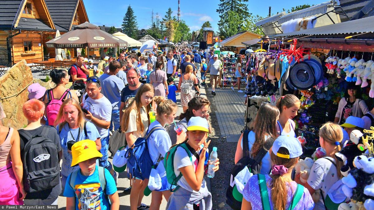 Guba?�wka w Zakopanem zat?oczona
Fot. Pawel Murzyn/East News, Zakopane 09.08.2021. W Zakopanem piekna pogoda, tlumy we wszystkich mozliwych miejscach, Gubalowka jednak przebija wszystko.
Pawel Murzyn