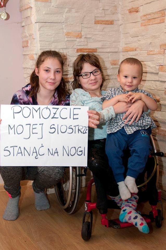 W codziennych czynnościach Sylwię wspiera bliźniaczka i młodsze rodzeństwo