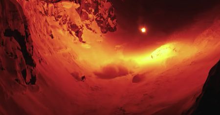 Dron, flara i ciemna noc - przepis na oryginalny film narciarski