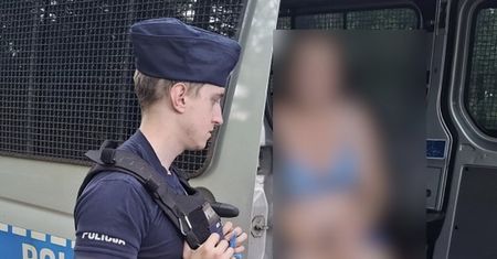 Dramatyczne chwile w Łebie. Pijana 16-latka uratowana z morza