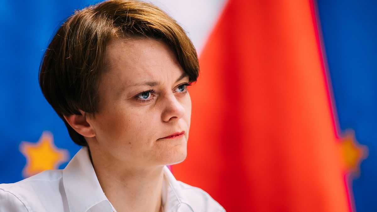 Jadwiga Emilewicz broni rozwiązań z tarczy 4.0. Argumentuje, że to utrzyma miejsca pracy. Związkowcy w to nie wierzą