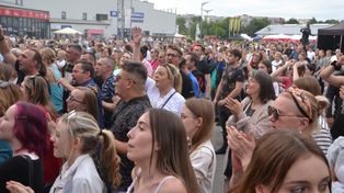 Gwiazdy Summer Fest 2025 przyciągnęły do Lipna prawdziwe tłumy. Zdjęcia