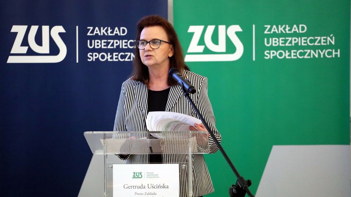 Konferencja prasowa minister Marleny Mal?g w ZUS
Fot. Jakub Kaminski/East News. Warszawa, 22.06.20220. Konferencja prasowa minister rodziny, pracy i polityki spolecznej Marleny Malag oraz prezes Zakladu Ubezpieczen Spolecznych Gertrudy Uscinskiej.
N/z: Gertruda Uscinska
Jakub Kaminski