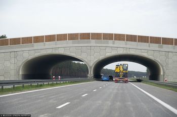 Skrajna nieodpowiedzialność. Dwaj mężczyźni maszerowali autostradą A2