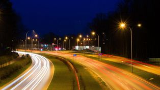 W Jędrzejowie kierowca mercedesa pędził trasą S7 ponad 220 kilometrów na godzinę. Surowo zapłaci za przejażdżkę